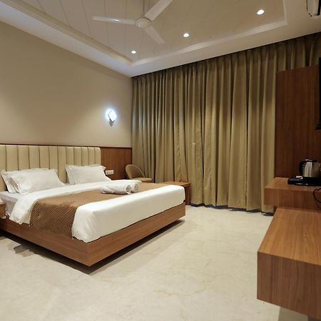 Hotel Regal Palm Murádábád Exteriér fotografie
