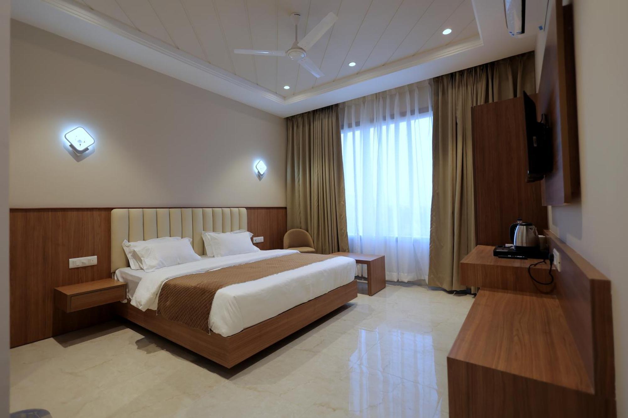 Hotel Regal Palm Murádábád Exteriér fotografie